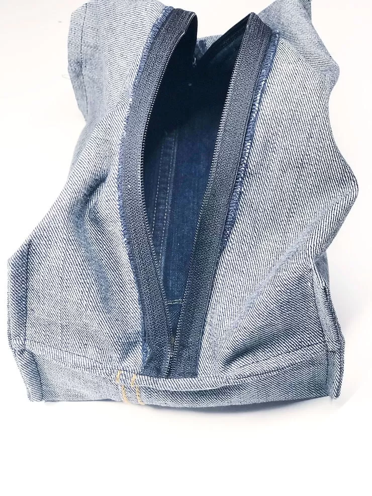 1 Hour Upcycle: Old Jeans into a Stylish Dopp Kit 22 image 129