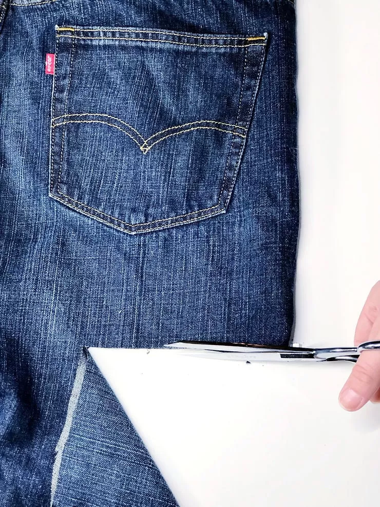 1 Hour Upcycle: Old Jeans into a Stylish Dopp Kit 3 image 148