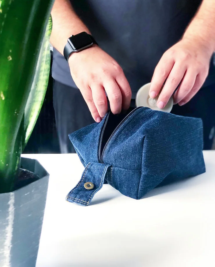 1 Hour Upcycle: Old Jeans into a Stylish Dopp Kit 1 image 150